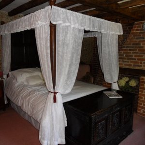 Four Poster room