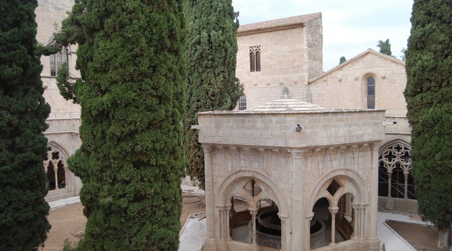 Poblet la fontaine du cloitre