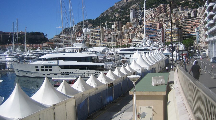 No access to the waterfront screened from view