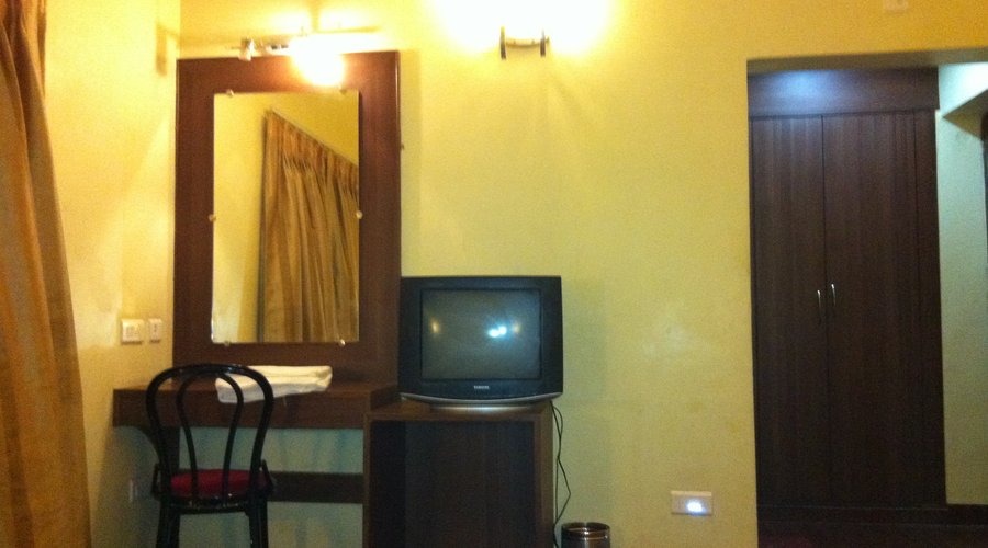 Nar Indra Hotel