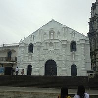 Daraga Church is very beautiful church, and it is called DARAGA because female were builed the i