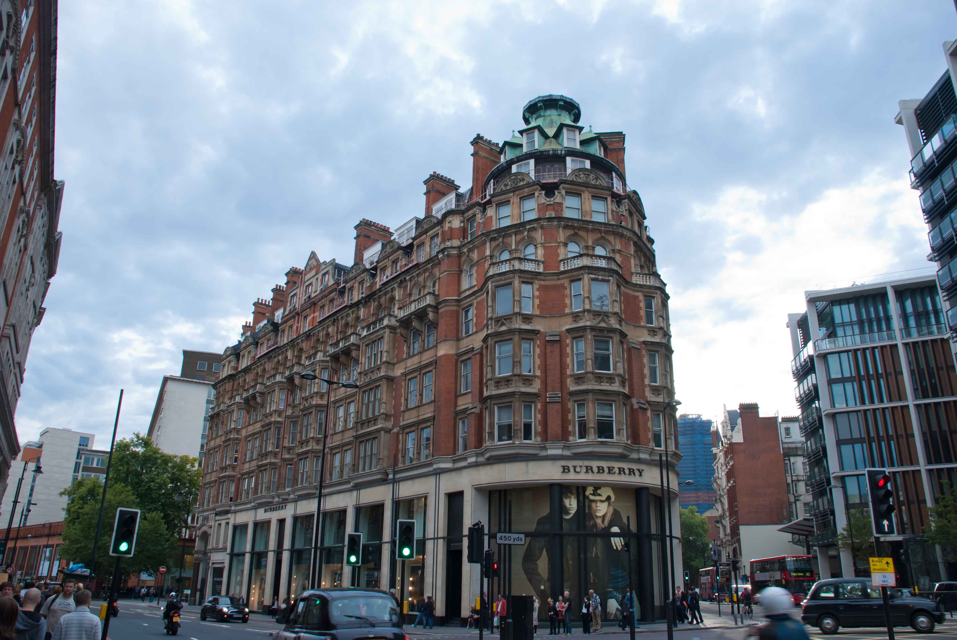 Burberry store outlet covent garden