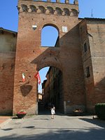 The medieval gate: La Porta Senese