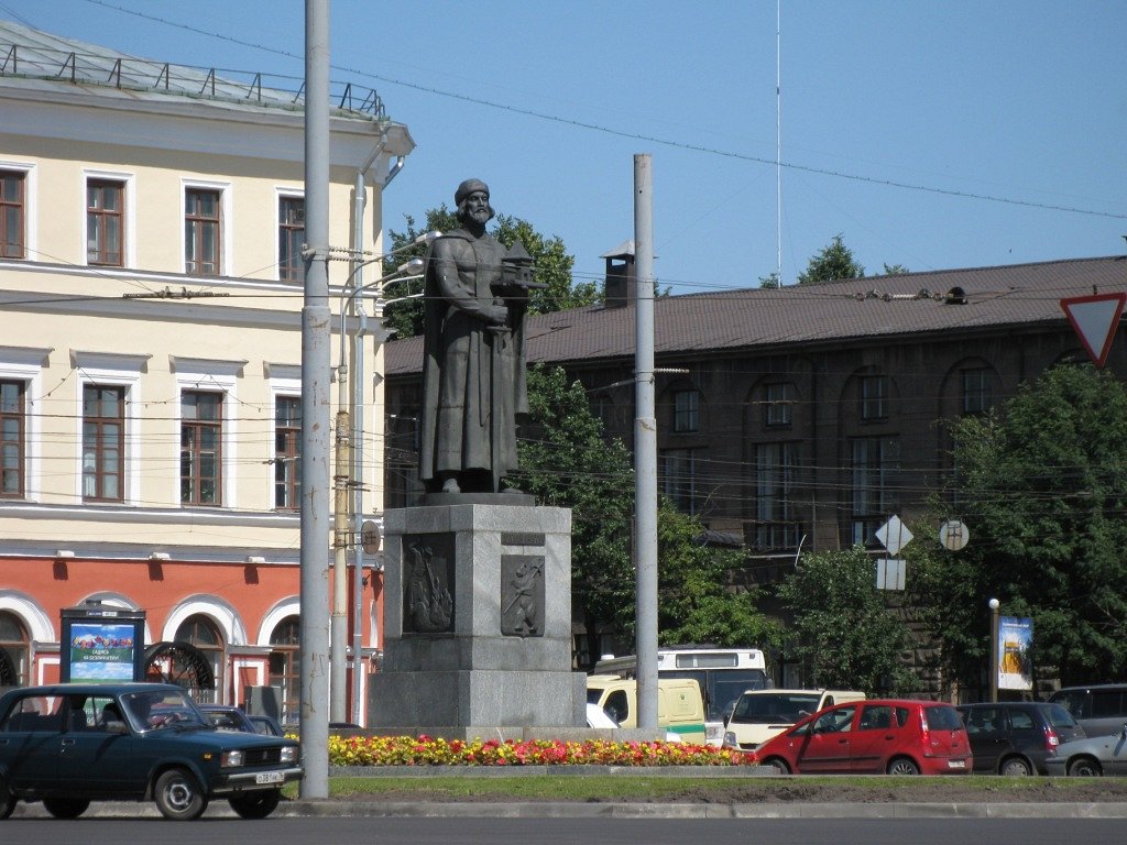 Памятник ярославу мудрому ярославль. Площадь Подбельского Ярославль памятник Ярославу мудрому. Площадь Ярослава Мудрого в Ярославле. Достопримечательности Ярославу мудрому Ярославль. Памятник Ярославу мудрому Ярославль ночью.