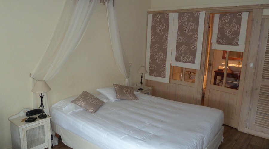Garden room bedroom