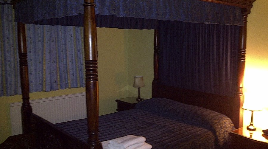 The Puffin Suite - Four Poster