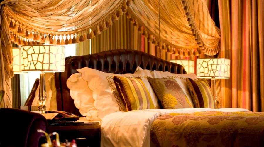 Hotel Executive Room King size bed