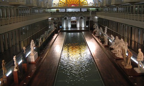 Une autre irrésistible vue de la salle principale du Musée d'art et d'industrie de Roubaix