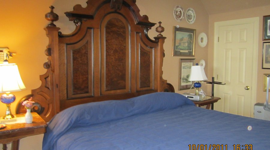 Bed in Washington Suite