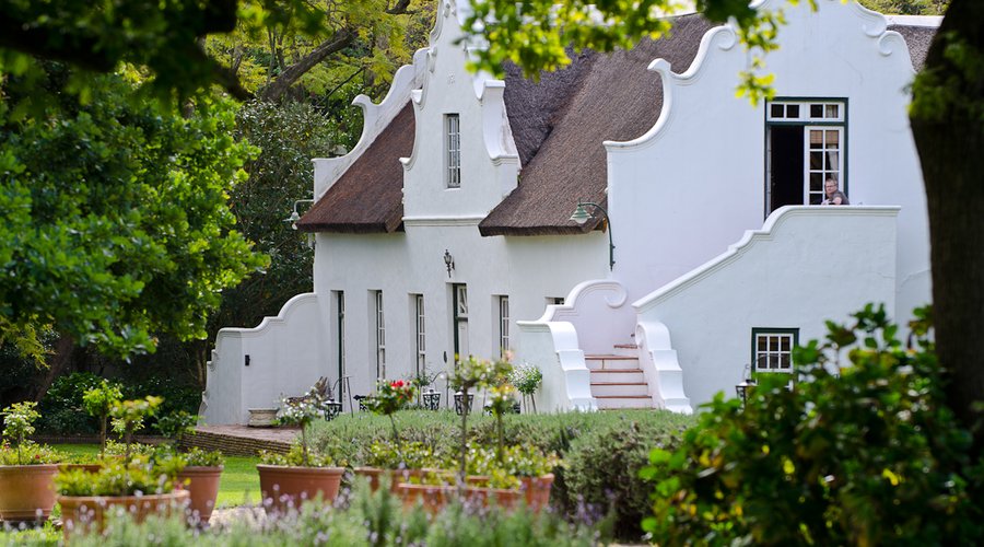 Nur 30 Minuten Fahrt von Kapstadt entfernt erwartet Sie dieses wahre Kleinod der Winelands.