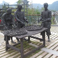 statues on tea making