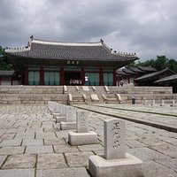 崇政殿(公式行事が行われた場所)