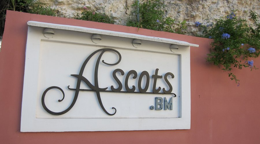 The public entrance sign to the restaurant.