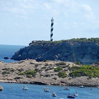 Der Leuchturm Punta d'es Moscarter in der nähe von Portinatx