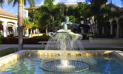 fountain in small shopping center along Atlantic Ave (next to Chico's Womens Apparel)