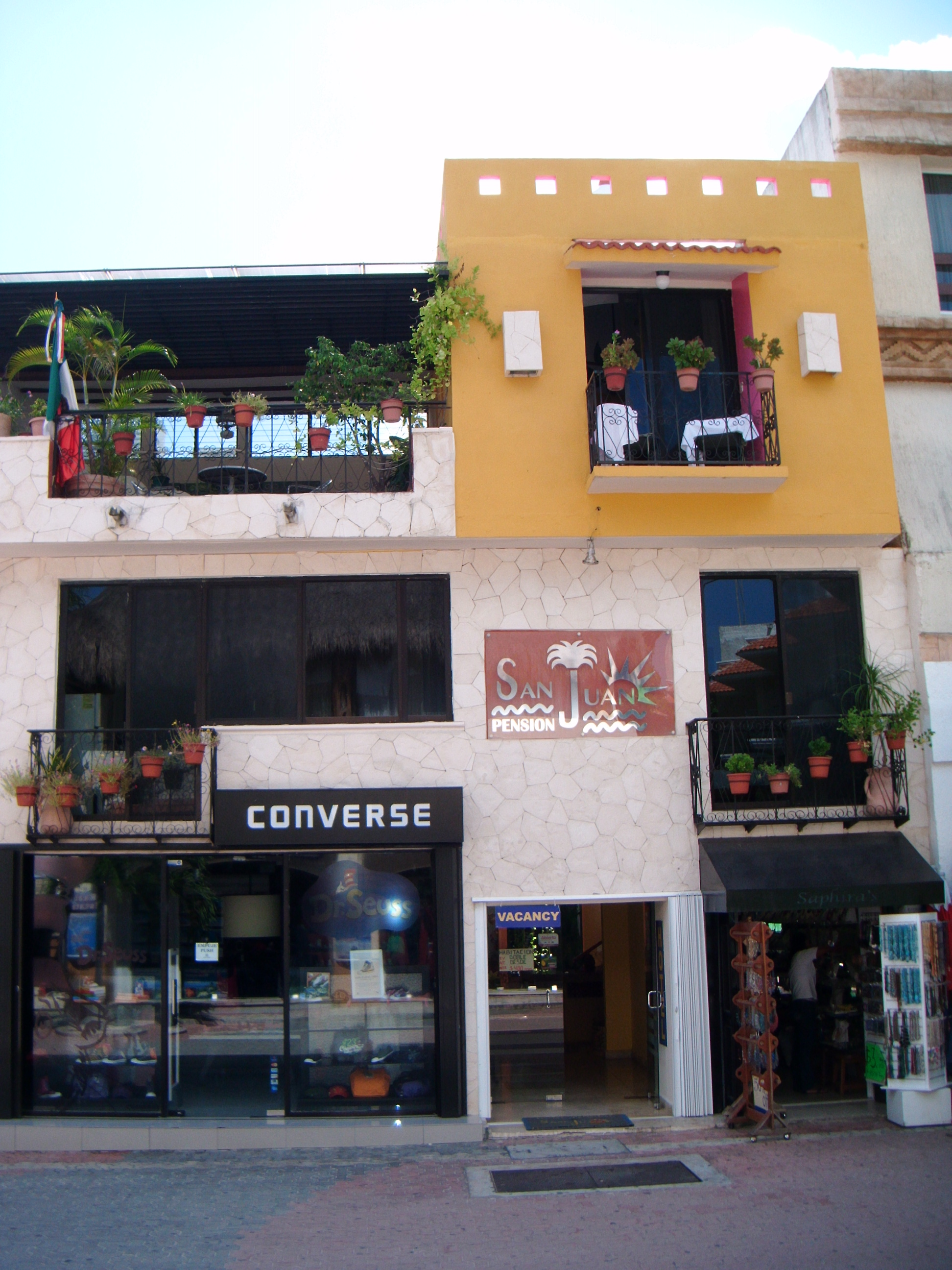 Local converse playa sales del carmen