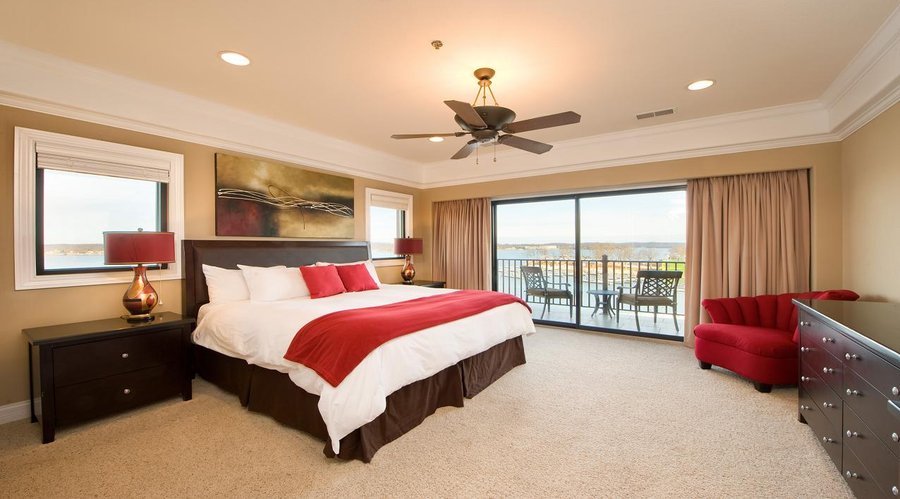 Lakeview King Suite