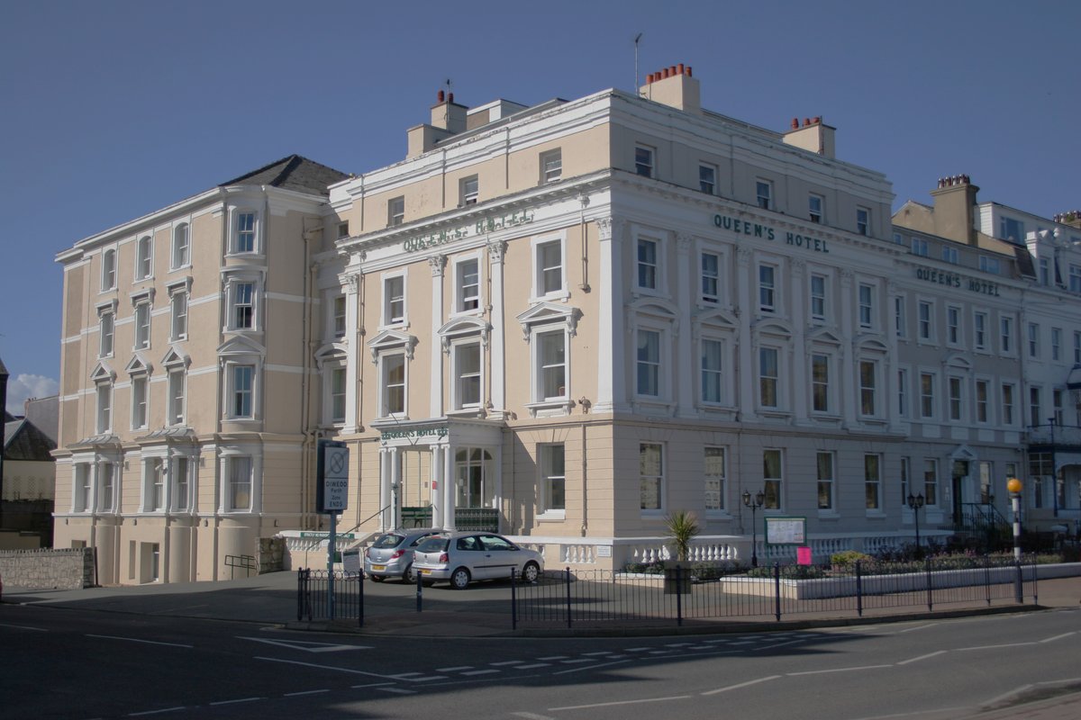 THE QUEENS HOTEL - Reviews & Price Comparison (Llandudno, Wales ...