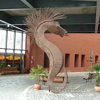 Skulptur im Eingangsbereich