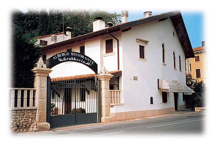 ALBERGO GROBBERIO - Prices & Hotel Reviews (Province of Verona/San Martino  Buon Albergo, Italy)