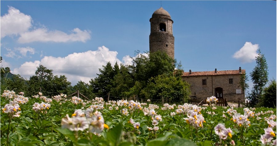 L'antica torre sede dell'agriturismo Montagna Verde