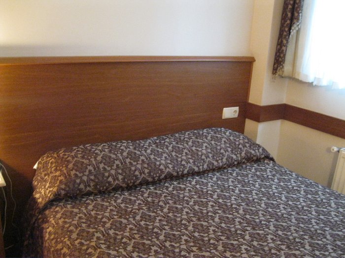 Large bed in a single room