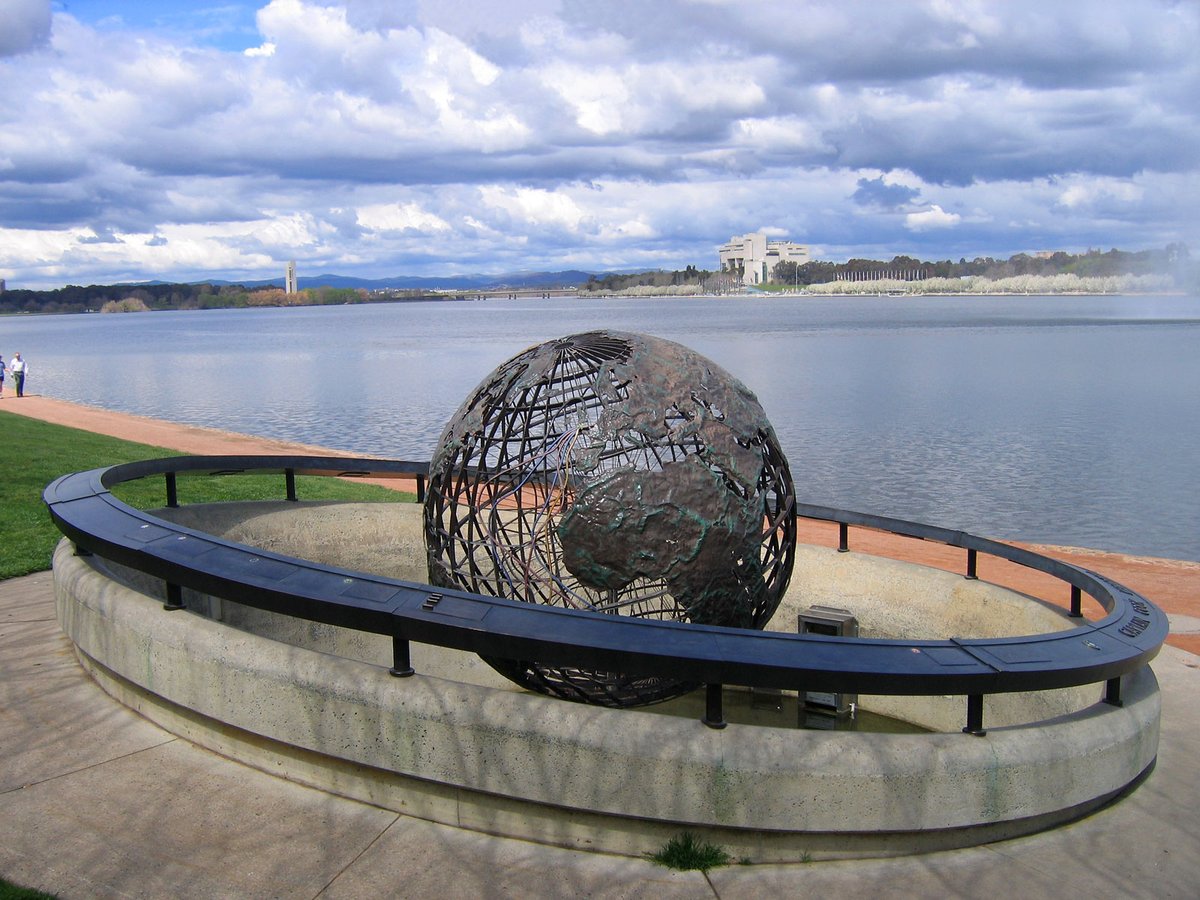 Captain Cook Memorial Globe, Канберра - Tripadvisor