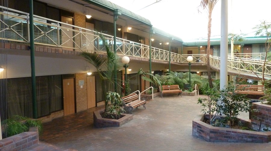 Mayfair Plaza Motel