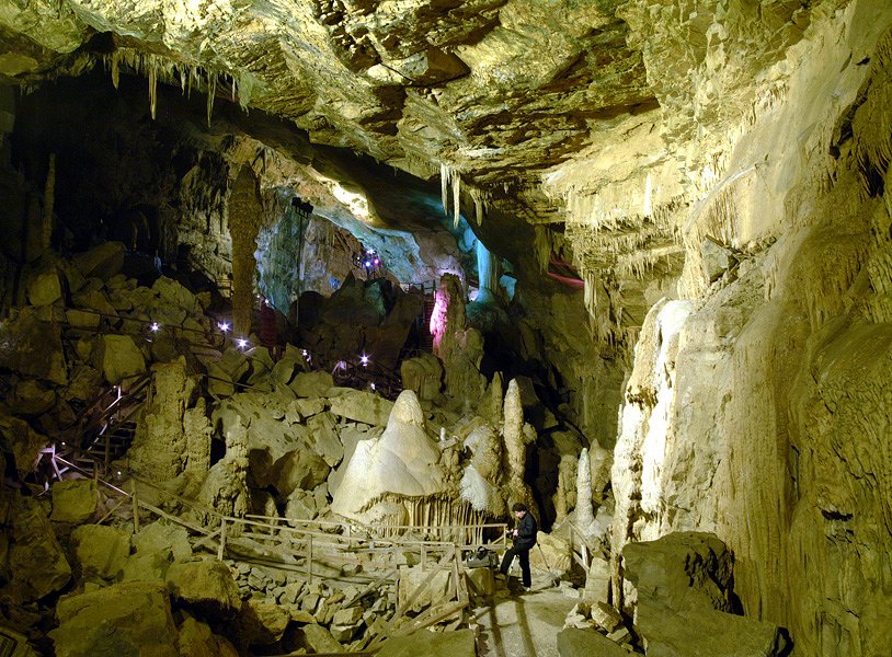 Lost World Caverns image