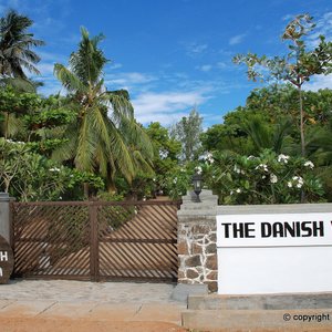 Road side and entrance to the Villa