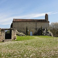 Vue d'ensemble de la chapelle à Montauroux (var, France)