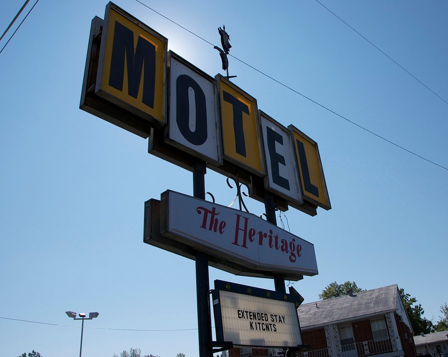 HERITAGE MOTEL & APARTMENTS - Prices & Reviews (Carbondale, IL