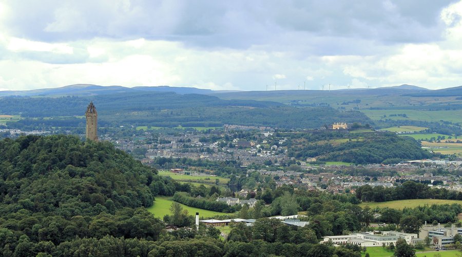 The Wallace monument on the LHS, with Stirling castle on the RHS background