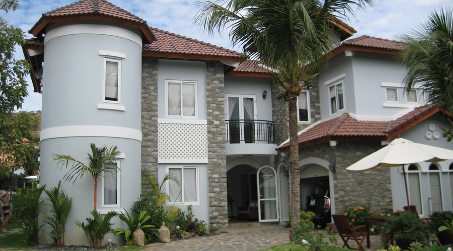 House front and part of front garden.