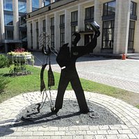A statue in the park