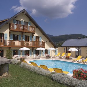 "les tilleuls" côté piscine