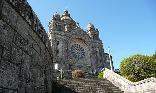 La Basilica e le sue scalinate.