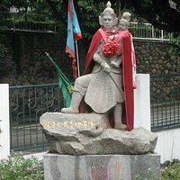 statue of boy emperor on back of general