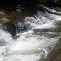 Linda cachoeira em Penedo RJ