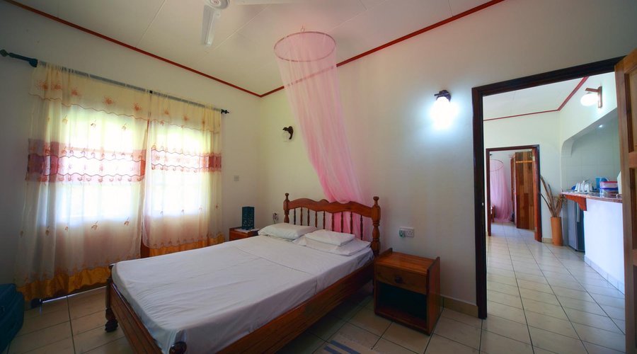 The bedroom is a good next to a small kitchen where you can cook your own food or make coffee :)