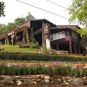 อาคารบ้านพักเจ้าของสถานที่