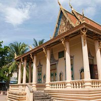 A big temple inside Wat Sarawan