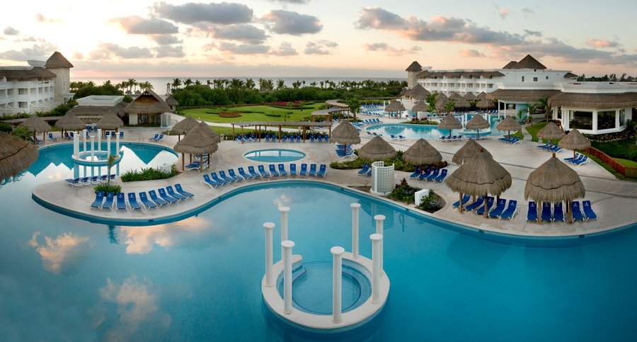 Our 12 swimming pools provides perfect areas for leisure and relax
