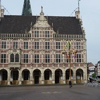 Rathaus mit Marktplatz