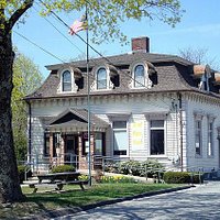 Picket Fence (in the Elmwood Club)
