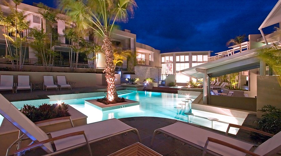 4 swimming pools, 1 heated all year round