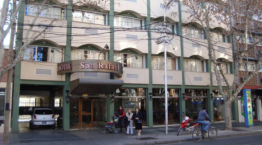 fachada del hotel