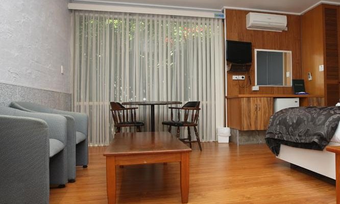 Golden Leaf Motel