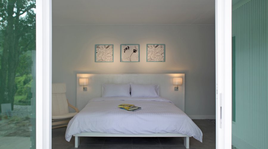 King-sized bedroom