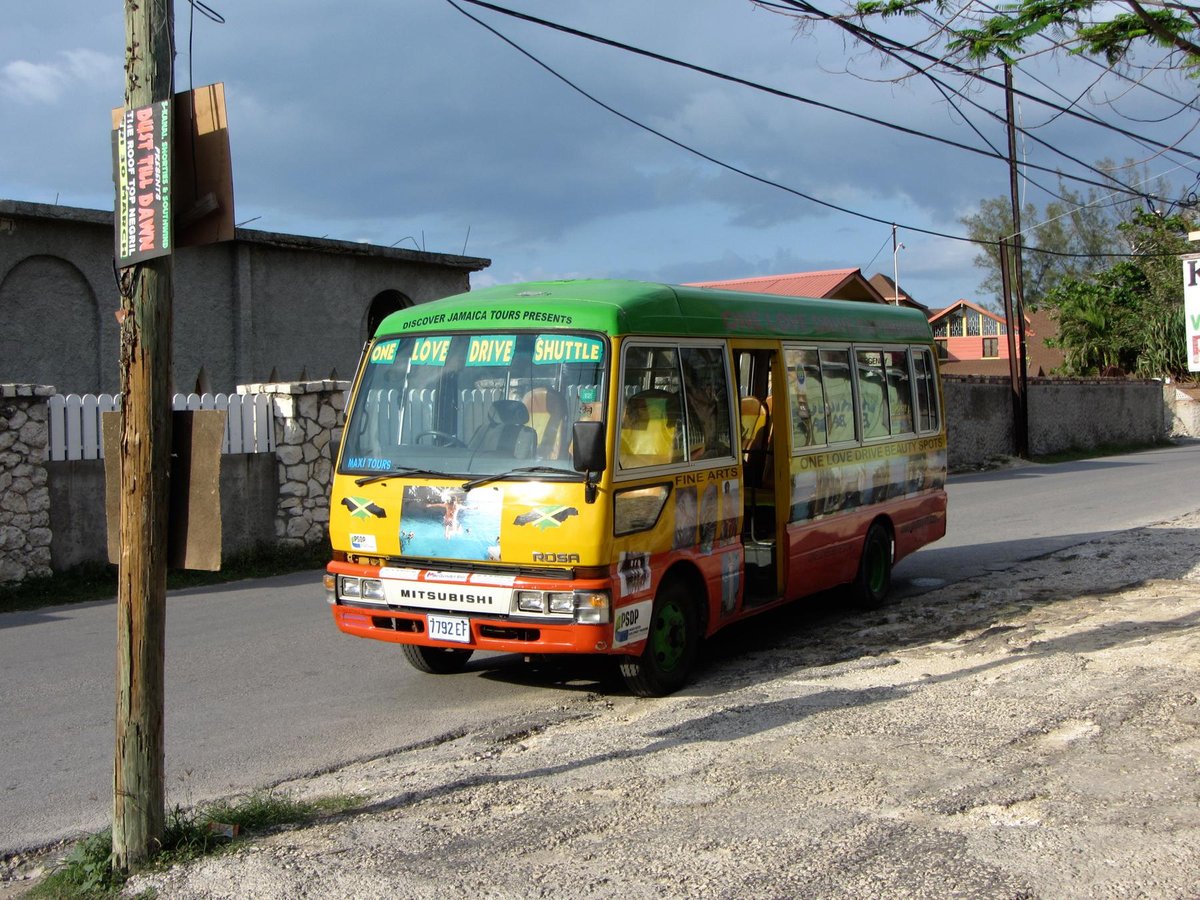 Love bus. Транспорт Ямайки. Автобус бар. Любовь в автобусе. Bus one Love.